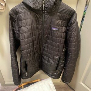Patagonia Men’s Black nano puff Hooded Jacket - Size medium